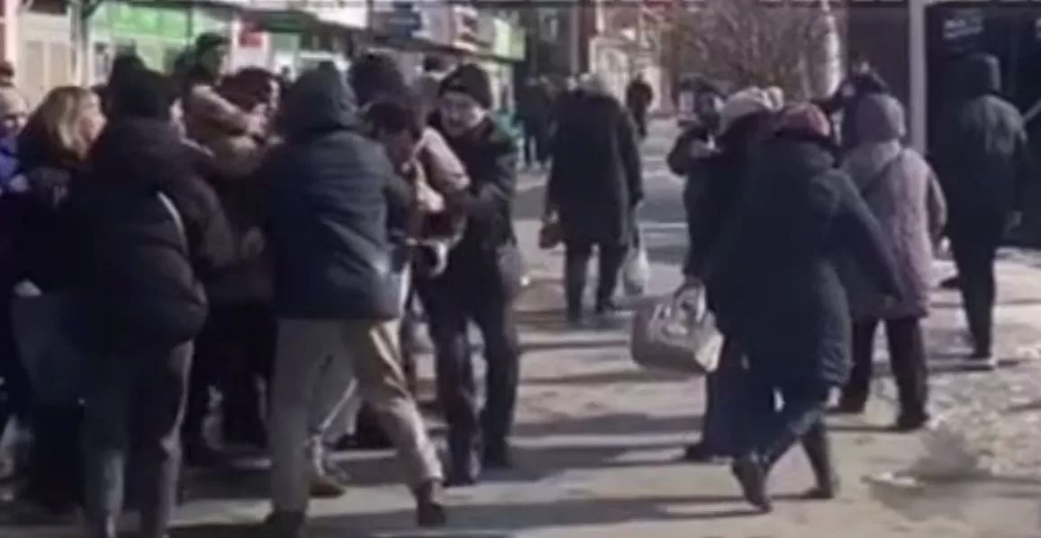 Конфликт на проспекте Аэрокосмическом в Харькове / Кадр из видео
