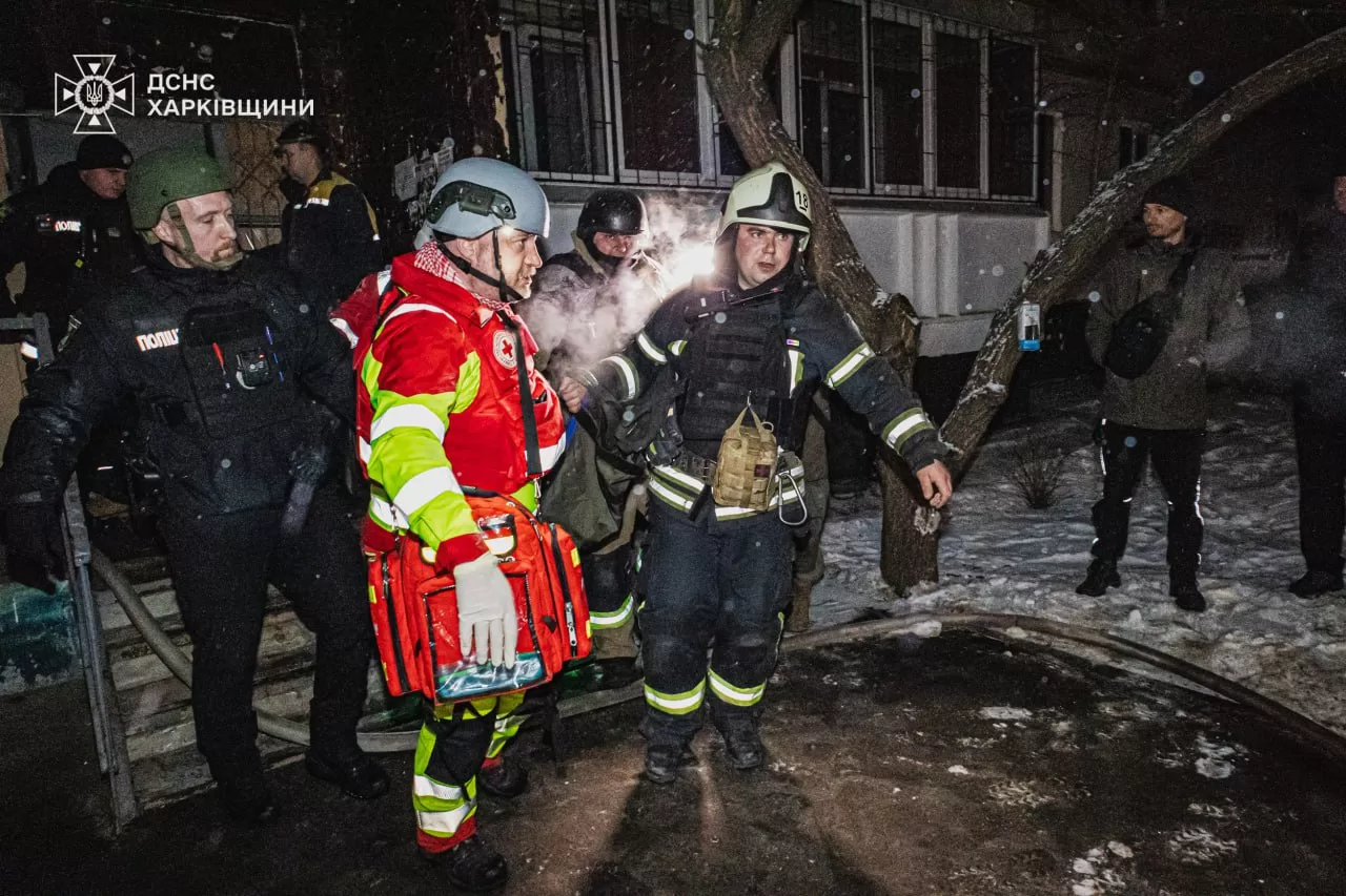 Двоє людей постраждали внаслідок удару по Харкову 26 лютого / Фото: ДСНС Харківщини