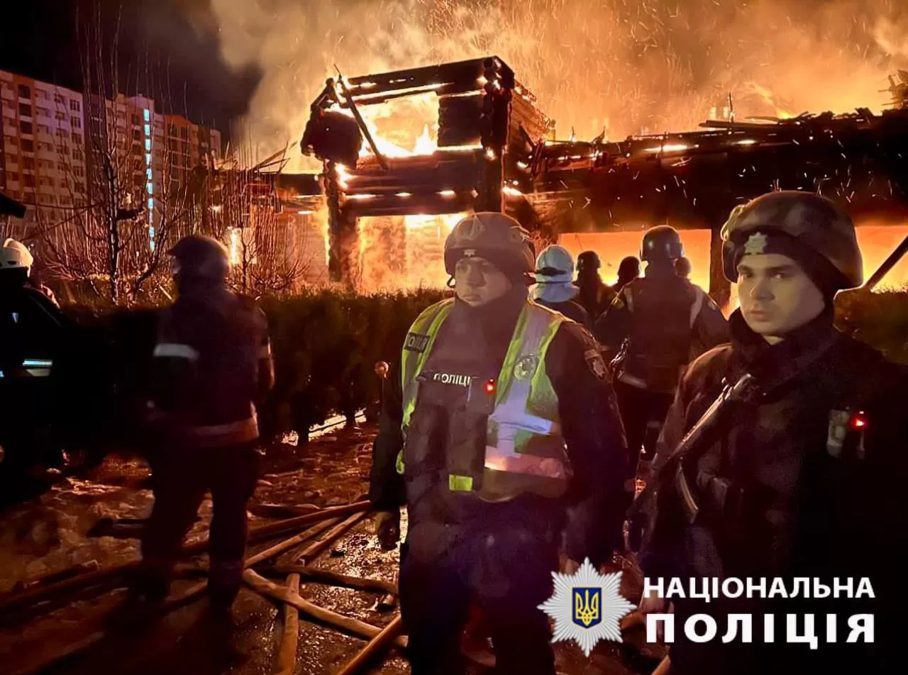 Пожар после атаки дронов на Киевскую область / Фото: Полиция Киевской области
