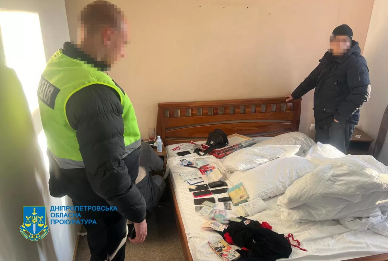 Обыски в квартирах наркодельцов в Кривом Роге / Фото: Днепропетровская областная прокуратура