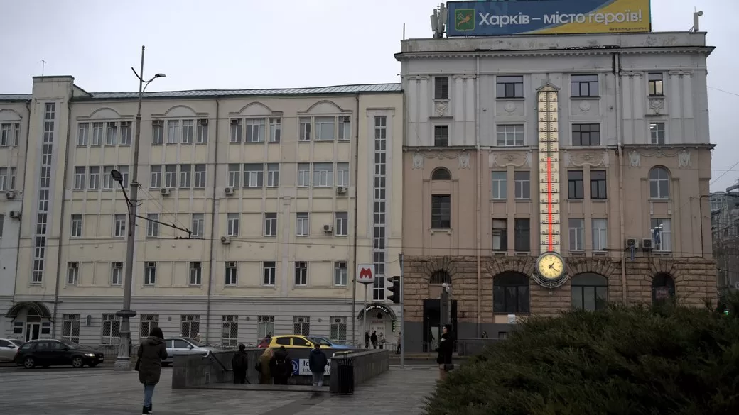 Градусник та годинник на "Історичному музеї" у Харкові / Фото: Суспільне