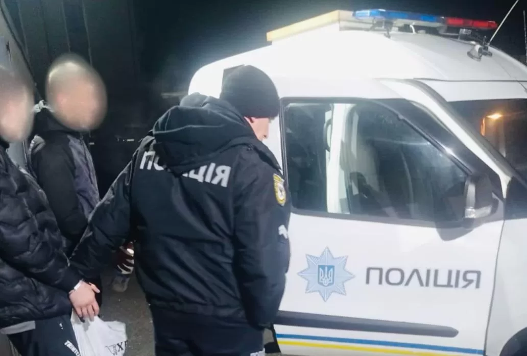 Затримання підозрюваних у побиті та грабежі військовослужбовця / Фото: Нацполіція