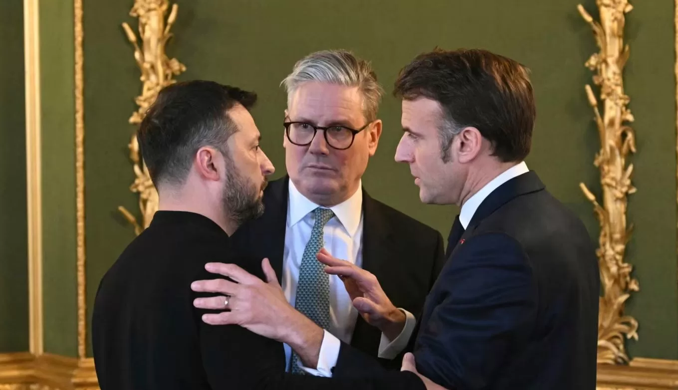Прем'єр-міністр Великої Британії Кір Стармер, президент України Володимир Зеленський і президент Франції Емманюель Макрон / Фото: AP