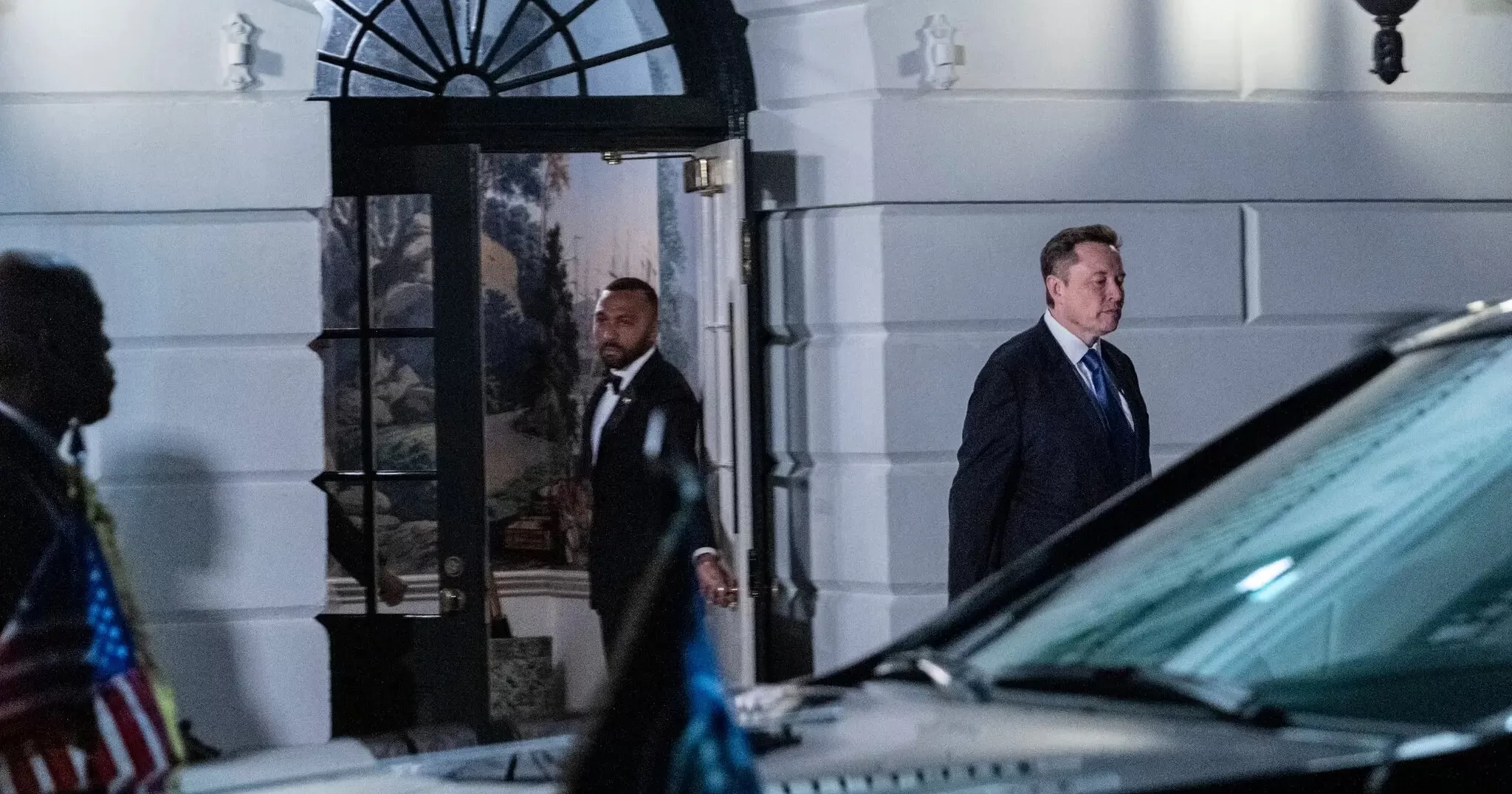 Сотрудникам кабинета министров в целом нравится концепция того, что задумал сделать Илон Маск, - сократить растраты, мошенничество и злоупотребления в правительстве, - но их разочаровал топорный подход к реорганизации правительства и отсутствие последовательной координации / Фото The New York Times