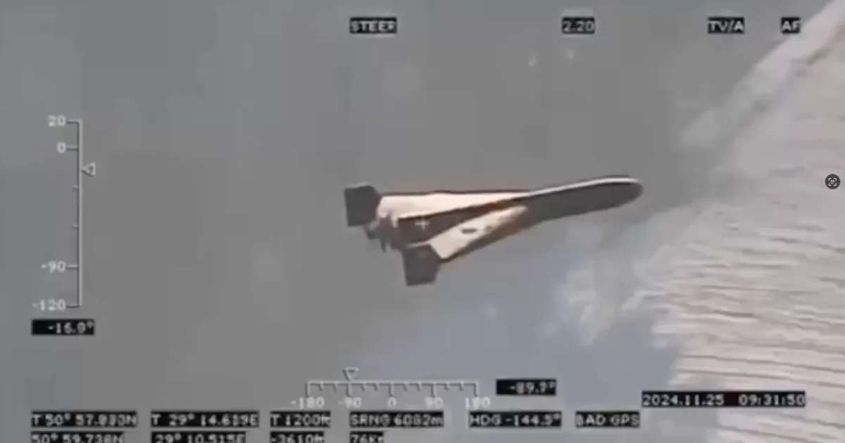 Скриншот видео перехвата и сбития «шахеда» вертолетом Ми-8 Армейской авиации Сухопутных войск ВСУ. Декабрь 2024 года