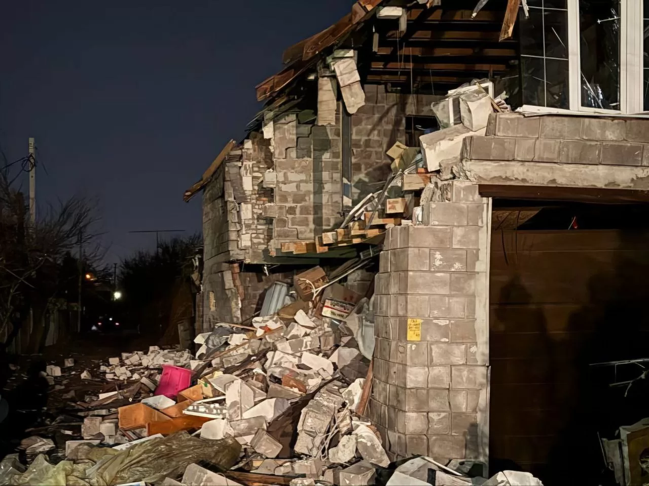 Уничтоженный дом в Днепре / Фото: Сергей Лысак