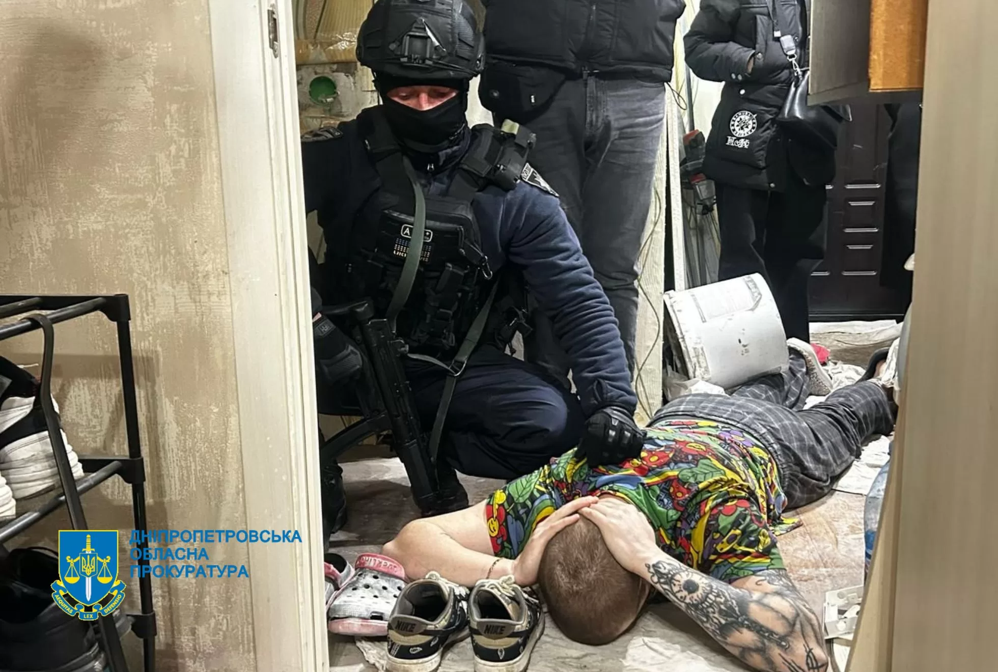 Затримання учасника шахрайської схеми / Фото: Дніпропетровська обласна прокуратура