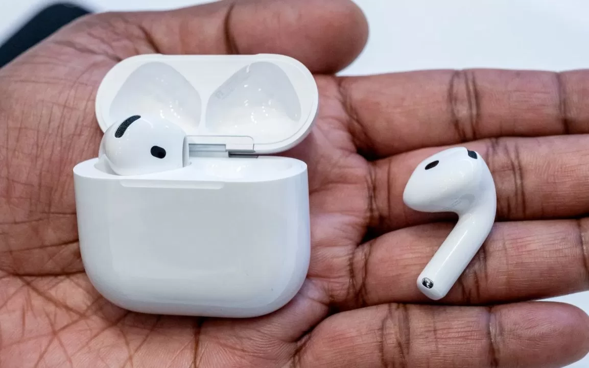 Навушники AirPods / Фото: Bloomberg