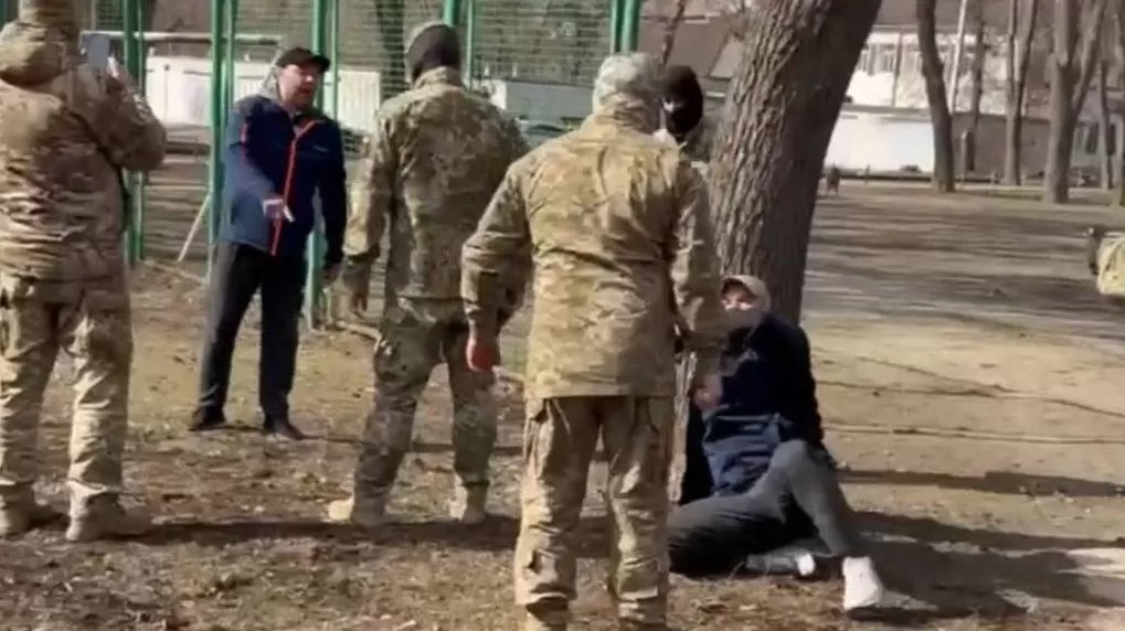 Конфликт между военными и гражданскими в Харькове / Кадр из видео
