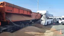 У Криму автобус врізався в зерновоз, шестеро людей загинули / Фото: Кримський вітер