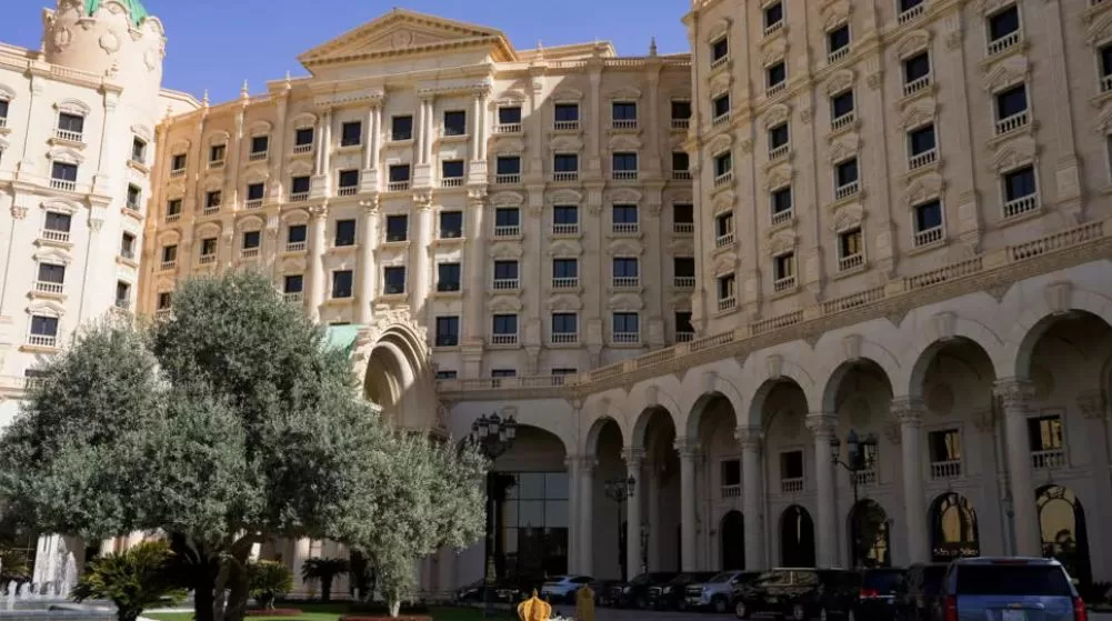 Готель Ritz-Carlton, де у Ер-Ріяді відбуваються переговори між делегаціями США та РФ / Фото: Reuters