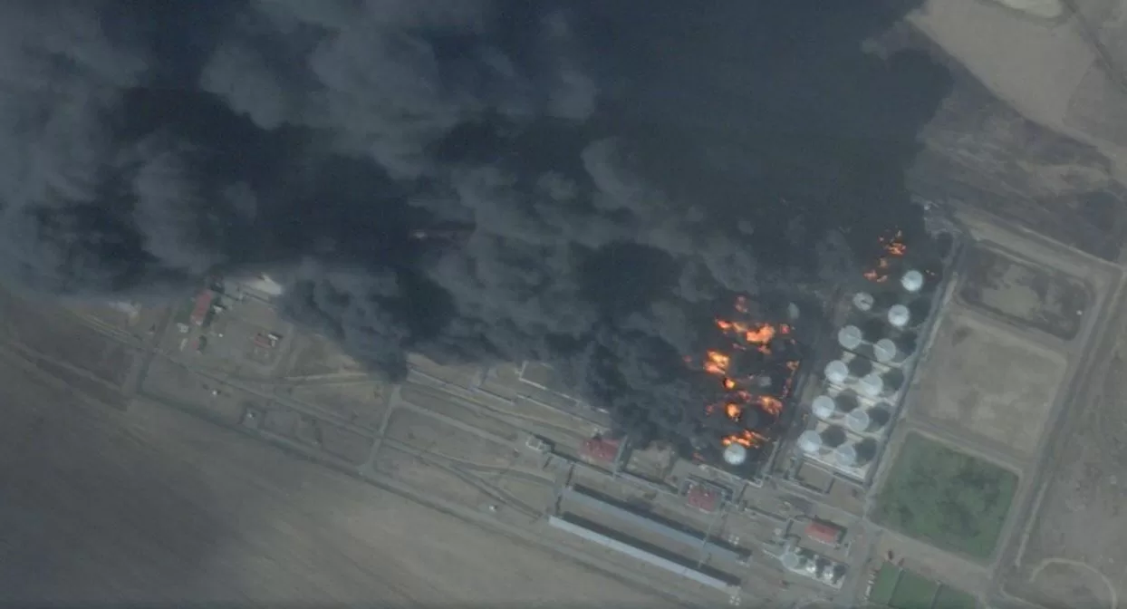 Палаюча нафтобаза у Ростовській області РФ / Planet Labs