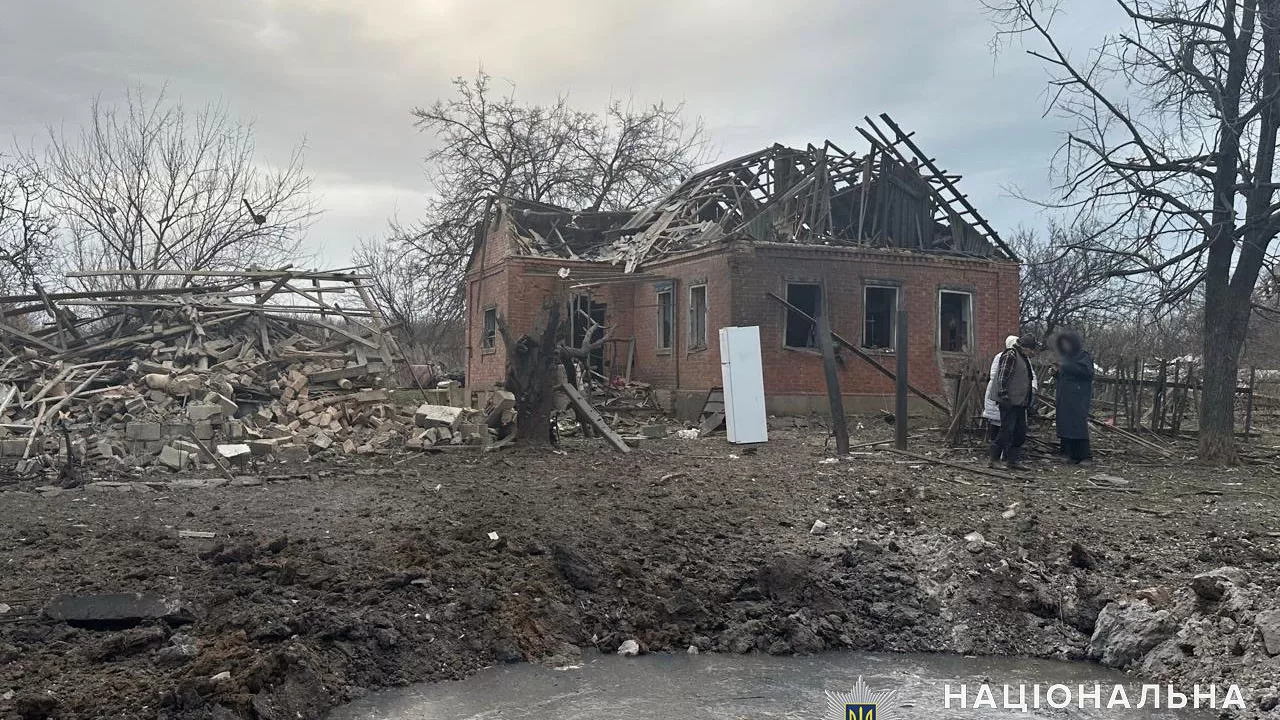 Разрушенный обстрелом дом в Донецкой области / Фото: Нацполиция