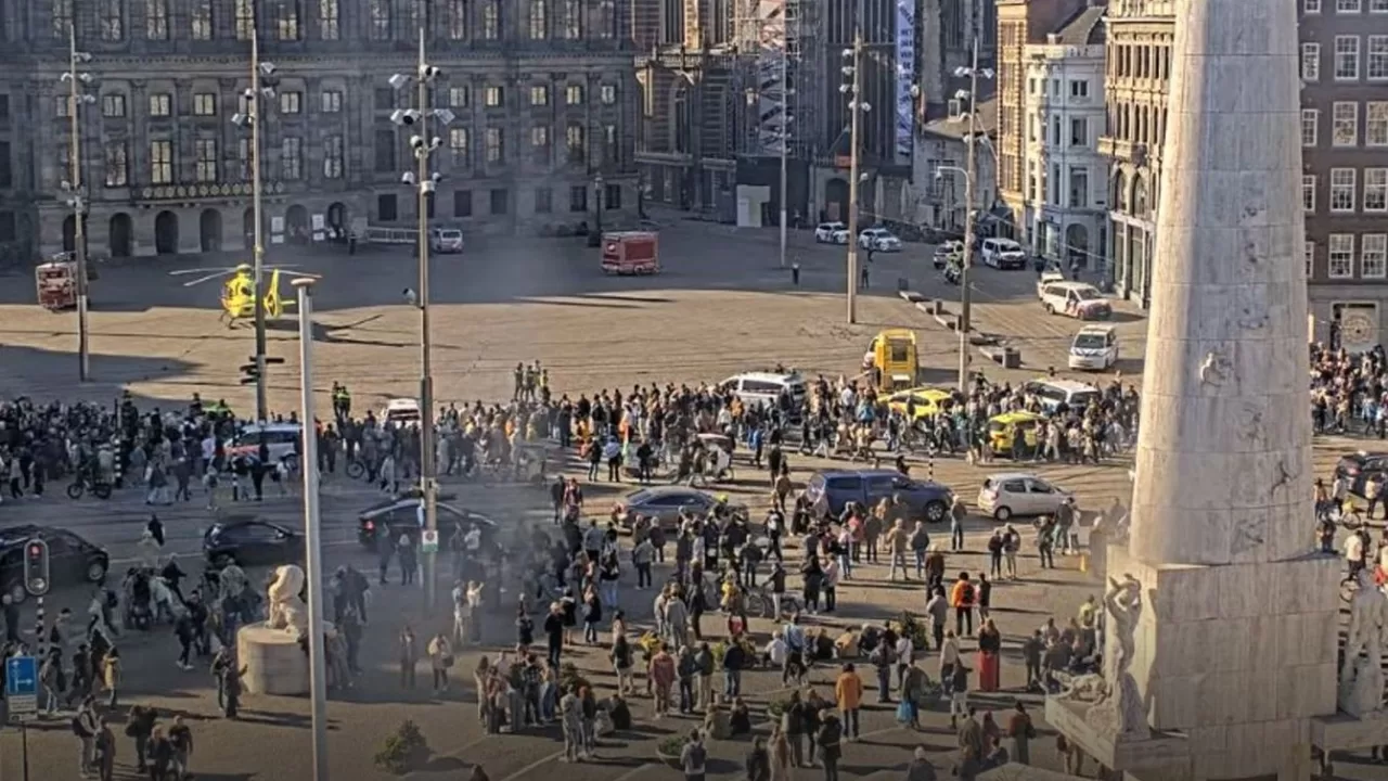 Центральна площа Амстердама Дам / Кадр з відео