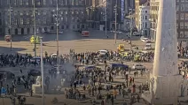 Центральная площадь Амстердама Дам / Кадр из видео