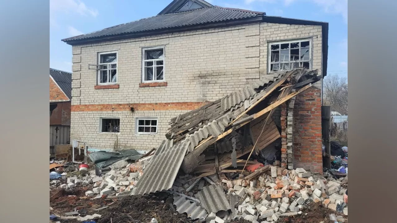 В результате вражеского обстрела БпЛА в Купянске поврежден жилой дом / Фото @synegubov