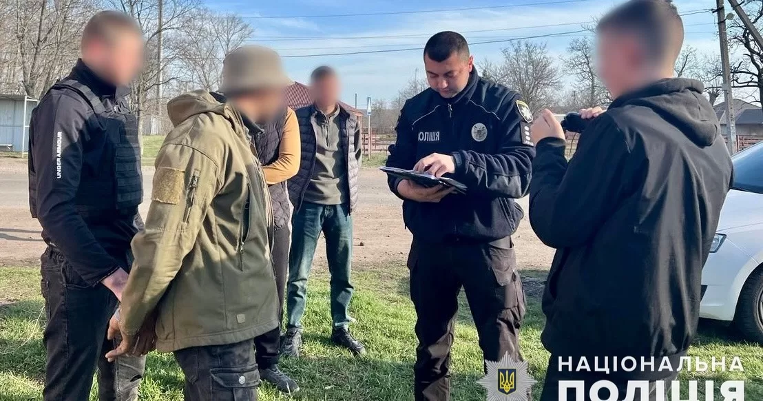 Продав танковий кулемет та набої – на Миколаївщині поліцейські затримали чоловіка за підозрою у збуті зброї та боєприпасів / Фото Нацполіція