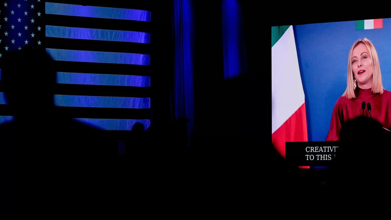 Премьер-министр Италии Джорджия Мелони во время видеосвязи на конференции CPAC в Мэриленде 22 февраля 2025 года / Фото Bloomberg