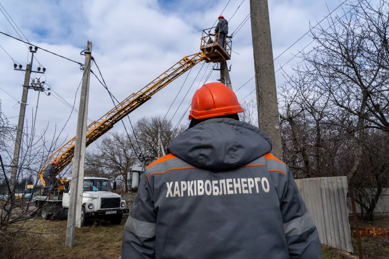 Кабмін дозволив критичним підприємствам бронювати до 75% працівників