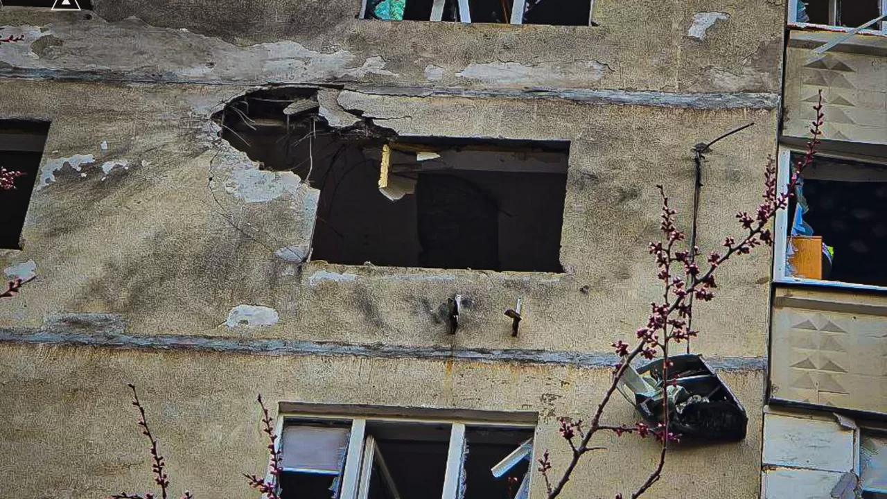 Поврежденный российским БпЛА «Молния» дом в Харькове / Фото: ГСЧС Харьковской области