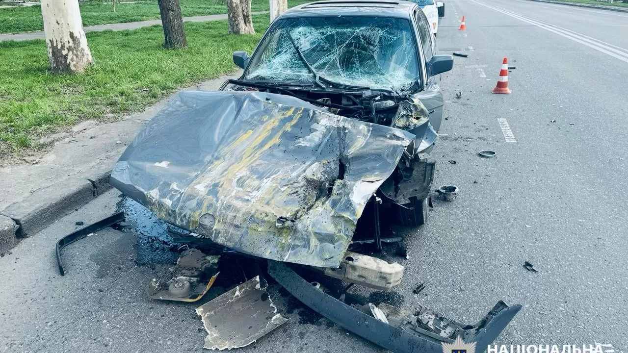 В Одесі BMW врізався в маршрутний автобус, є постраждалі / Фото: Поліція Одещини