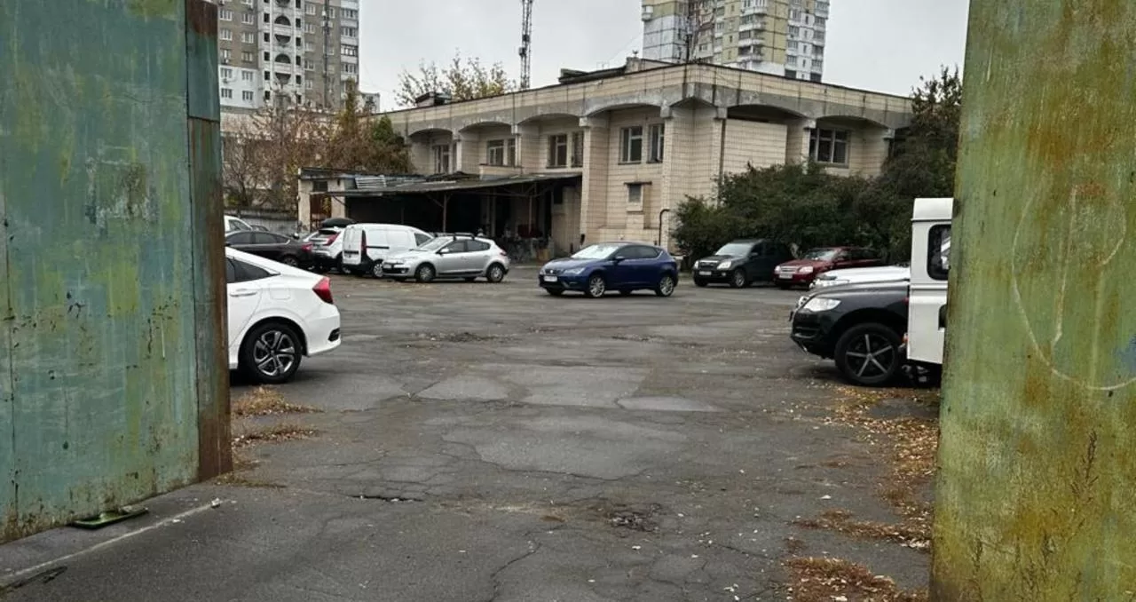 Вместо ЖК в Киеве появилась парковочная площадка / Фото: Киевская городская прокуратура