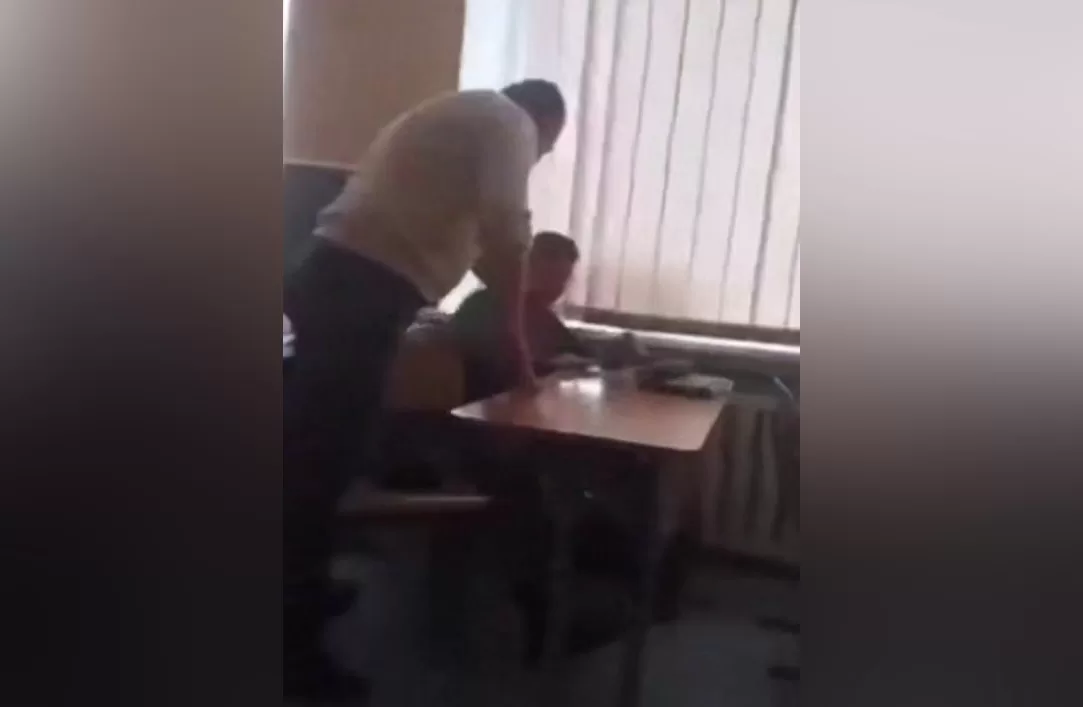 Вчитель на Вінниччині накинувся на школяра з лайкою та вдарив хлопця по голові / Скриншот