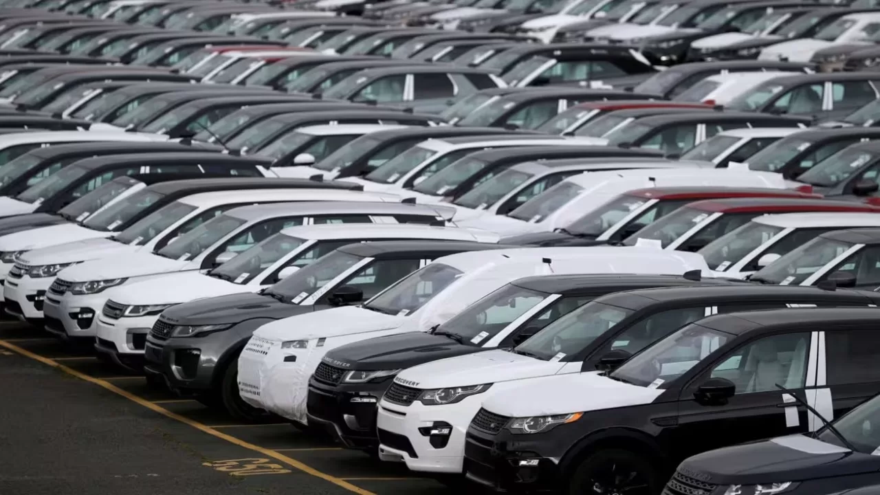 Нові Land Rover на заводі Jaguar Land Rover у Хейлвуді в Ліверпулі / Фото Reuters