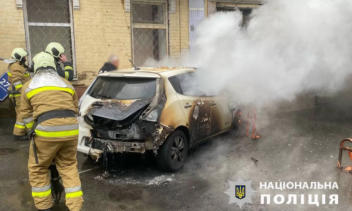 В Киеве задержали подозреваемого в поджоге автомобиля возле метро «Олимпийская» / Фото: Полиция Киева