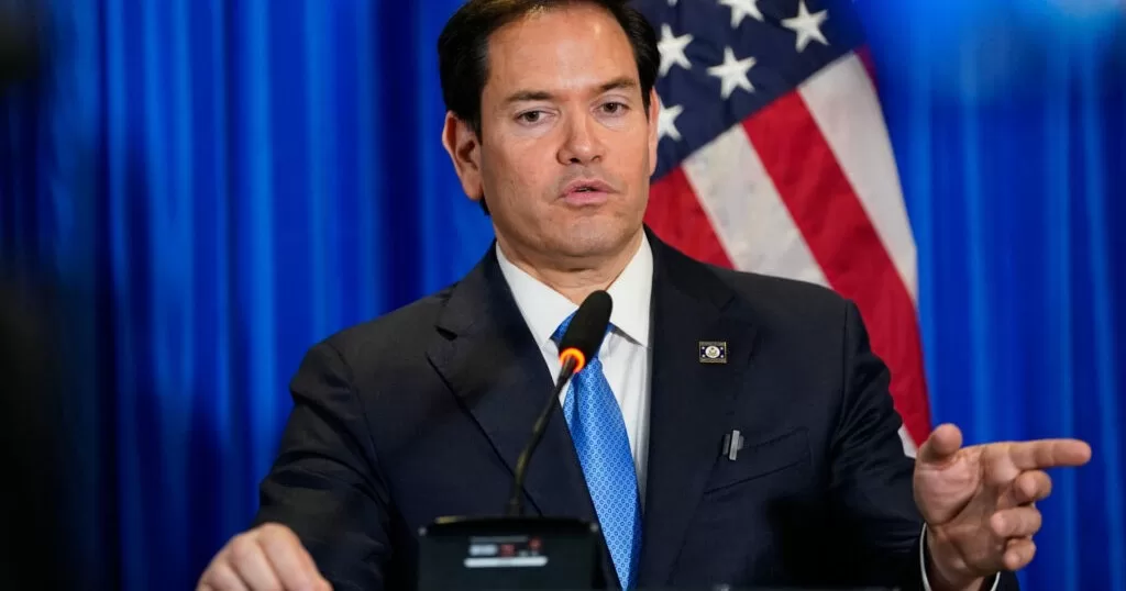 Государственный секретарь США Марко Рубио во время пресс-конференции с президентом Суринама Чаном Сантохом, 27 марта 2025 года / Фото AFP