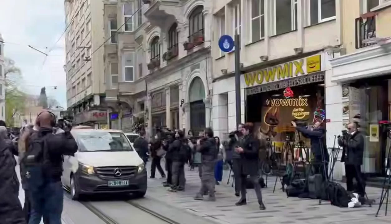 Прибуття американської делегації на місце переговорів у російське генконсульство в Стамбулі / Скриншот