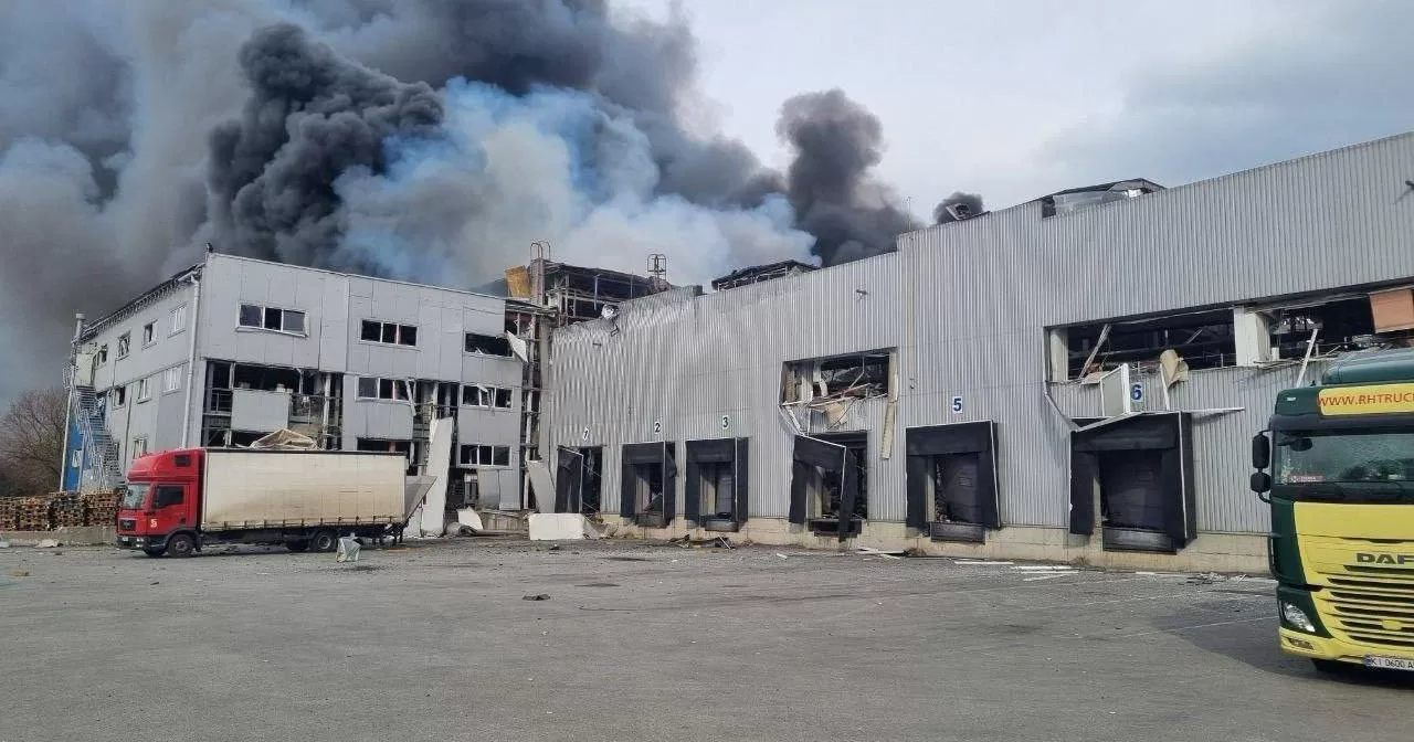 Ракетного удару було завдано по підприємству корпорації «Біосфера», виробника продукції ТМ “Фрекен Бок”, Smile та інше / Фото із соцмереж