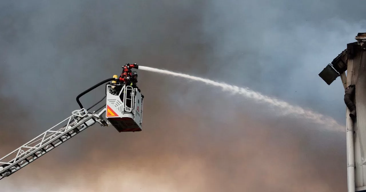 В результате ракетного удара по городу Днепр погиб 1 человек, по меньшей мере 5 - получили ранения / Фото ГСЧС