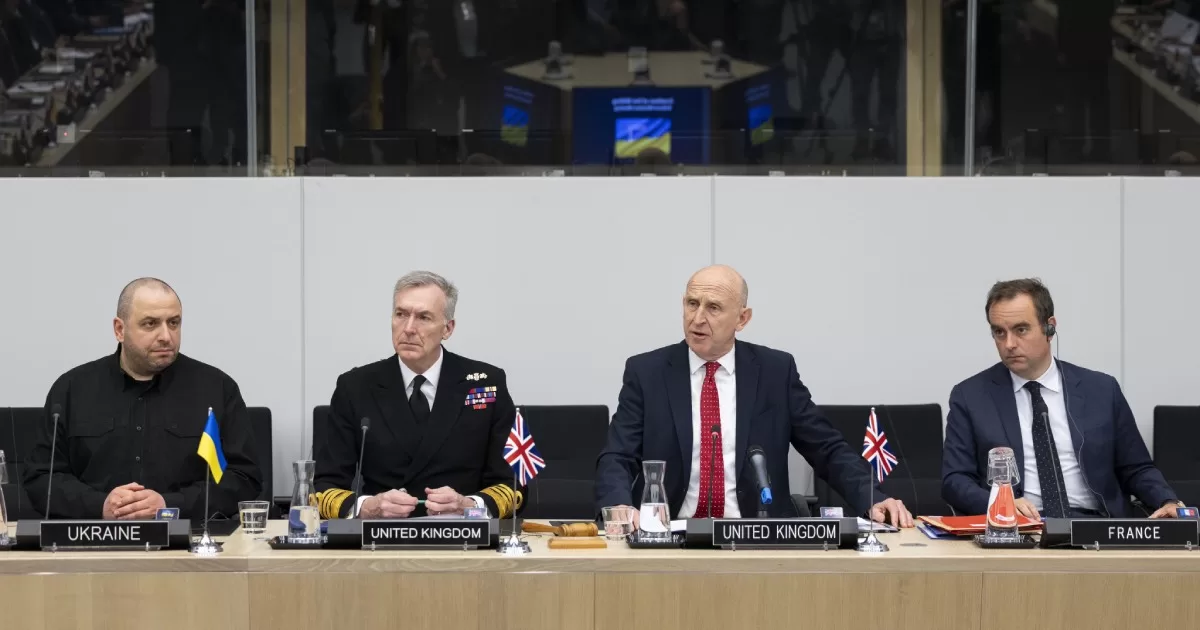 Джон Гілі (другий праворуч) на засідання Контактної групи з оборони України у форматі “Рамштайн” у Брюсселі, 10 квітня 2025 / Фото John Healey @JohnHealey_MP