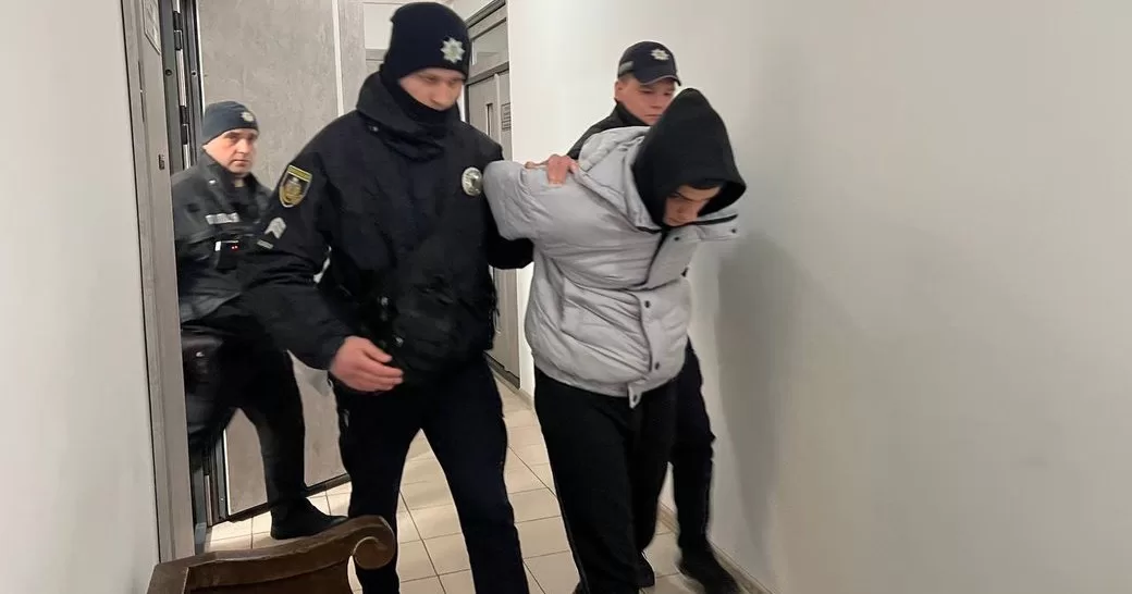 18-річний хлопець, якого підозрюють у побитті 27-річної жінки з Глибоки / Фото Суспільне Чернівці