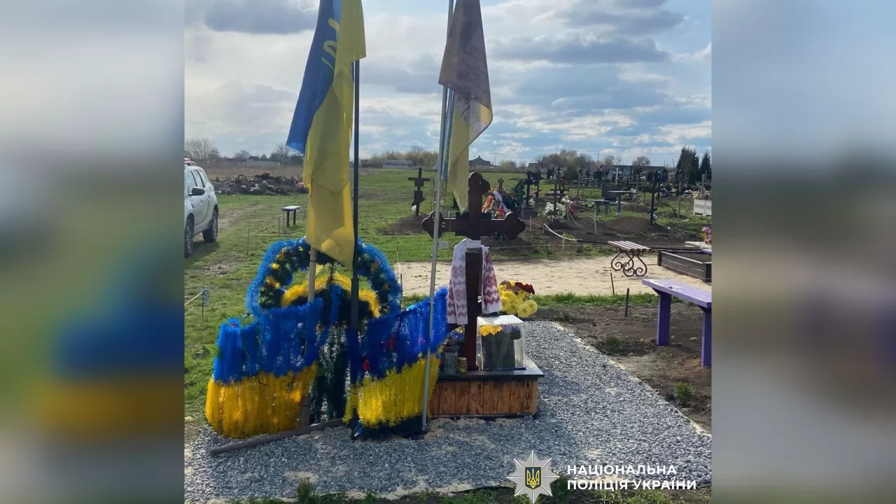 На Харьковщине мужчине инкриминируют надругательство над могилой воина / Фото: Полиция Харьковщины