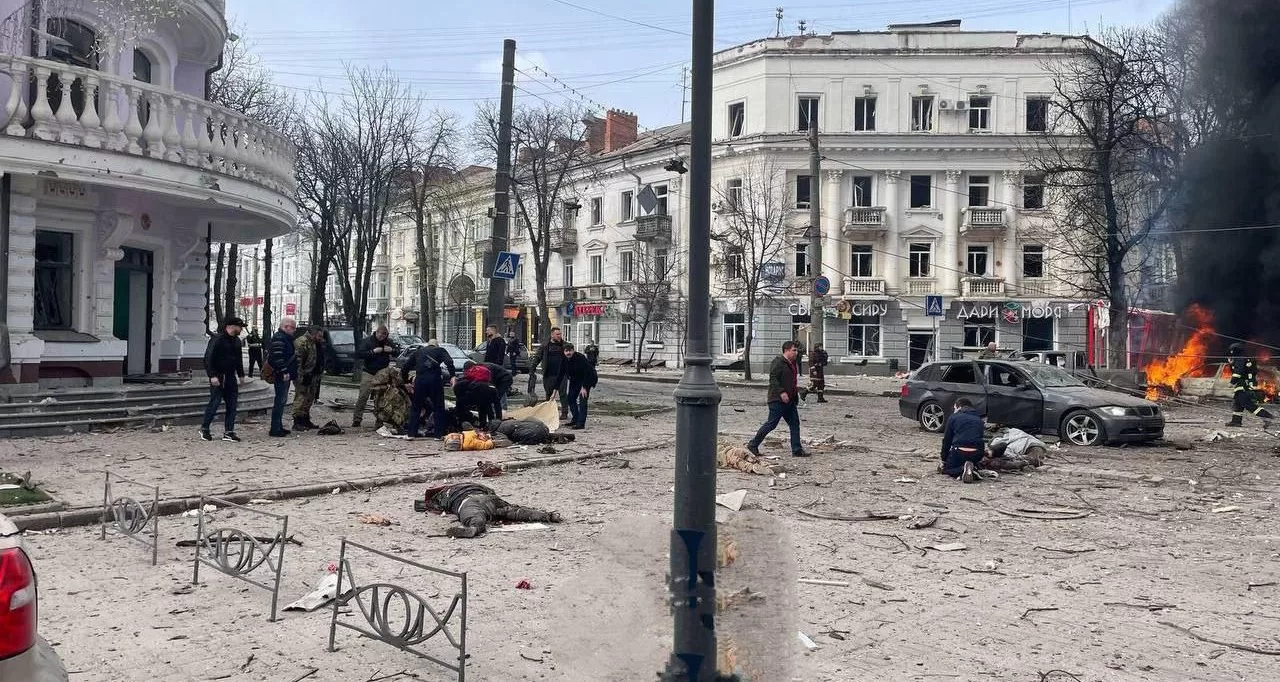 The aftermath of the shelling of Sumy on 13 April 2025/ Photo from social media