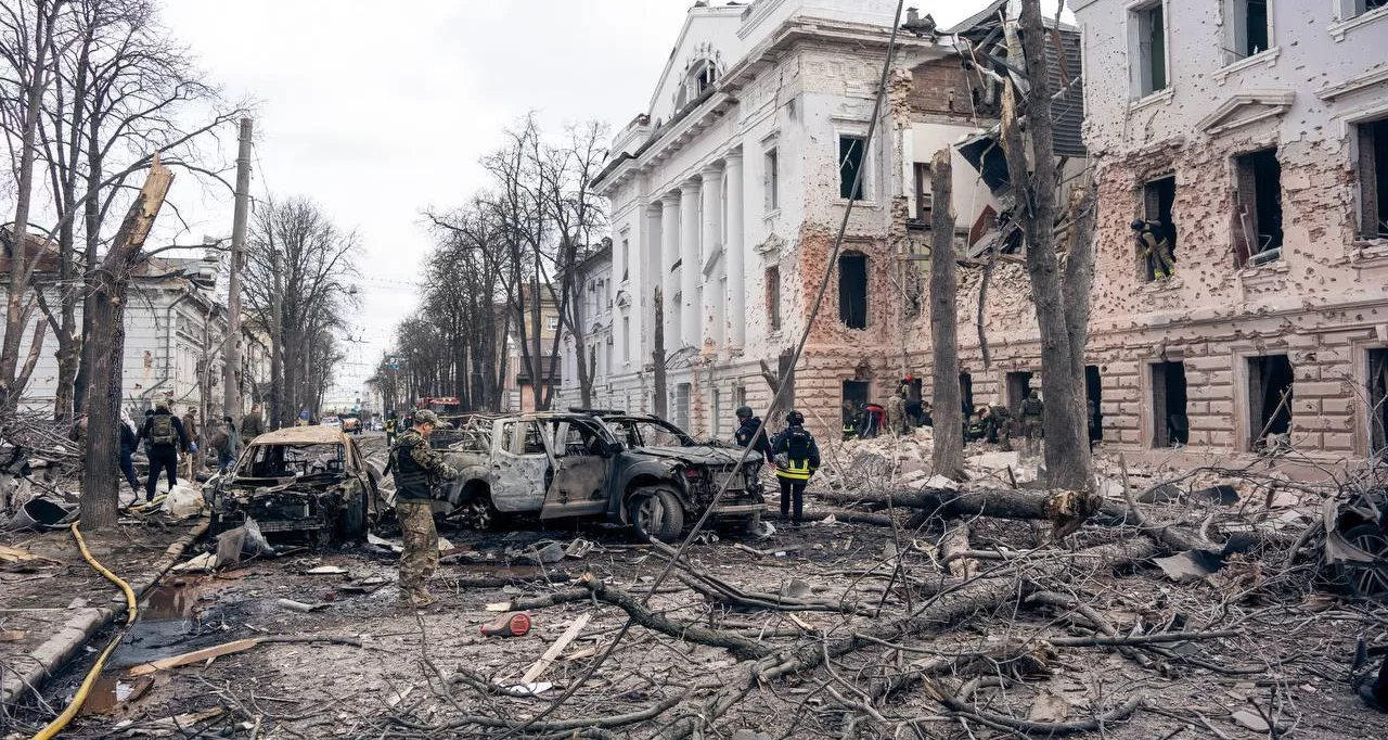 Наслідки удару по Сумах 13 квітня 2025 / Фото Кордон.Медіа