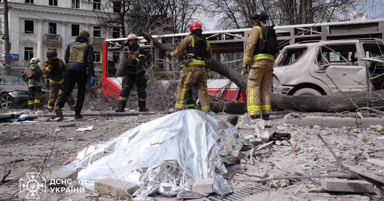 Sumy: as of 14:10, 32 people were killed, including 2 children / Photo by the SES