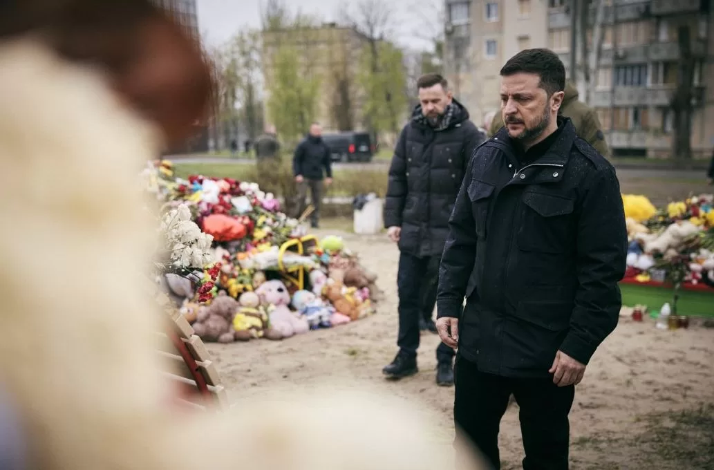 Владимир Зеленский в Кривом Роге почтил память погибших в результате атак РФ 4 апреля / Фото: Офис президента