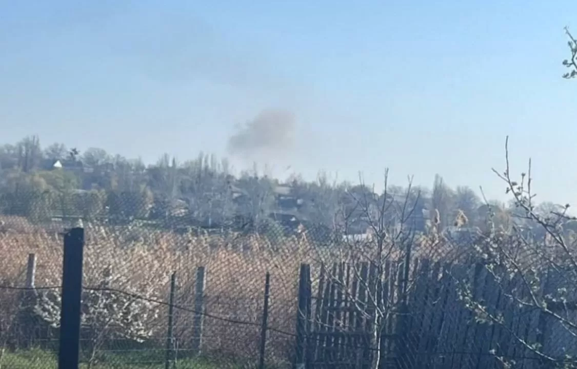 Дим після удару по Словʼянську / Фото з соцмереж