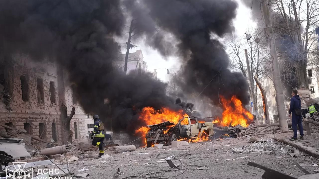 Наслідки удару по Сумах / Фото: ДСНС України