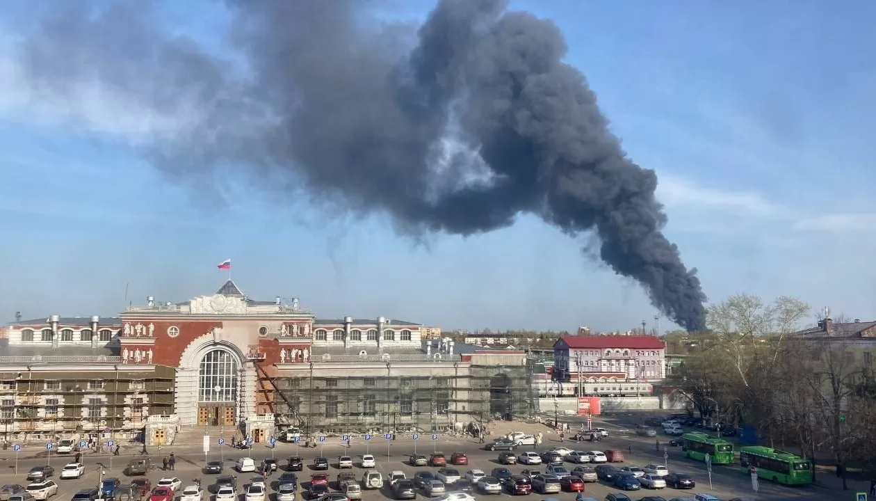 У Росії потужно палає підшипниковій завод в Курську / Фото: Telegram-канали