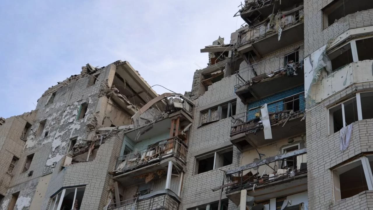 Окупанти скинули на Куп'янськ авіабомбу ОДАБ-1500 / Фото: Харківська обласна прокуратура