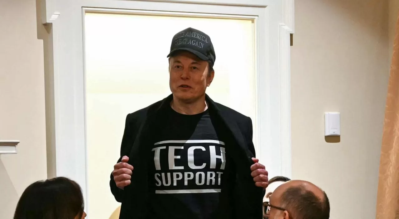 Илон Маск на первом заседании кабинета министров США / Фото: AFP