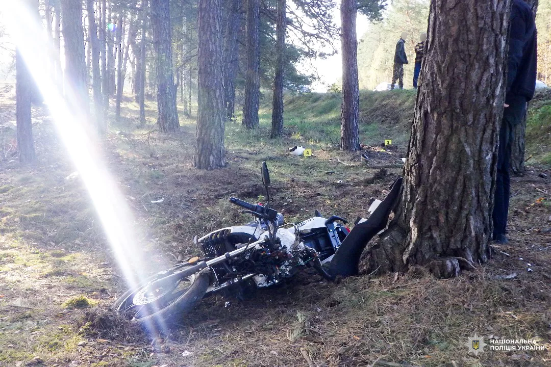 Двое подростков разбились на мотоцикле в Ровенской области / Фото: Полиция Ровенской области