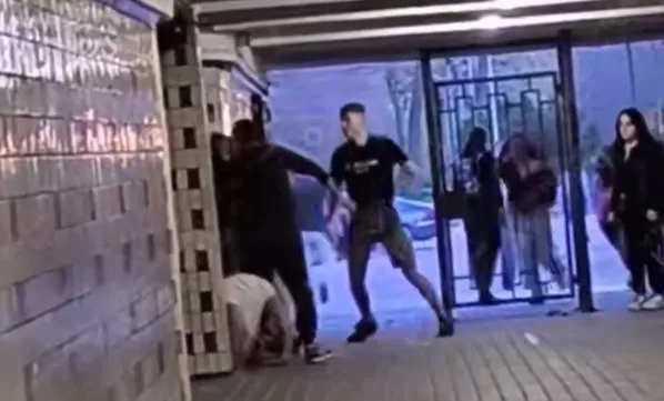 Избиение военного в Киеве / Скриншот