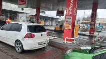 Черги на АЗС за бензином у Києві після вторгнення Росії в Україну / Фото РБК Україна