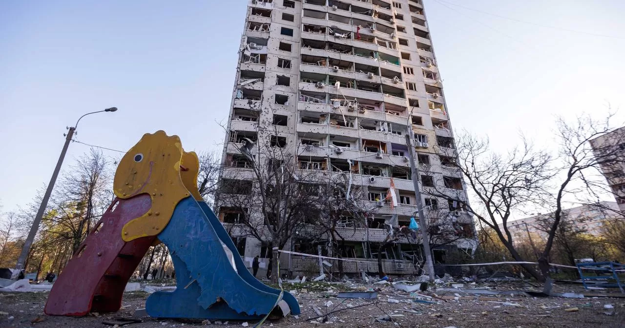 The shelling damaged fifty apartment buildings and more than 30 cars / Photo by @synegubov