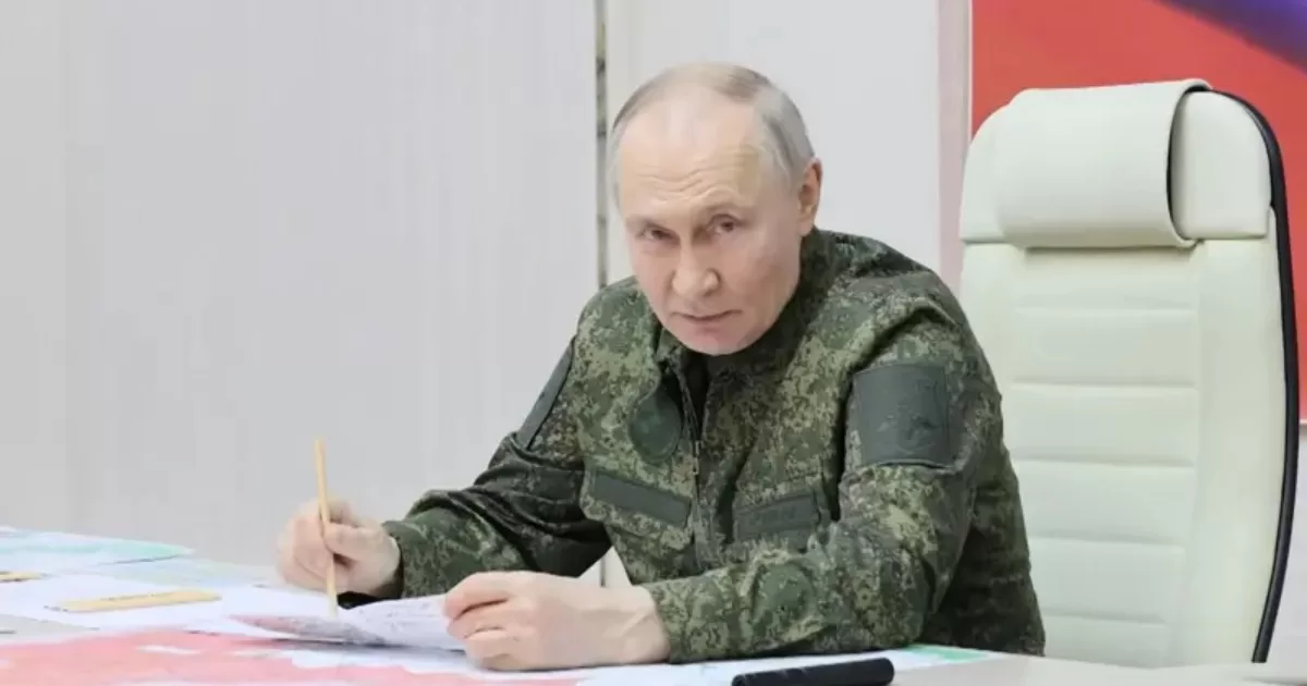 Во время поездки в Курск 13 марта Путин решил надеть военную форму / Фото ТАСС